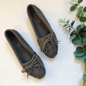 Minnetonka moccasins size 7